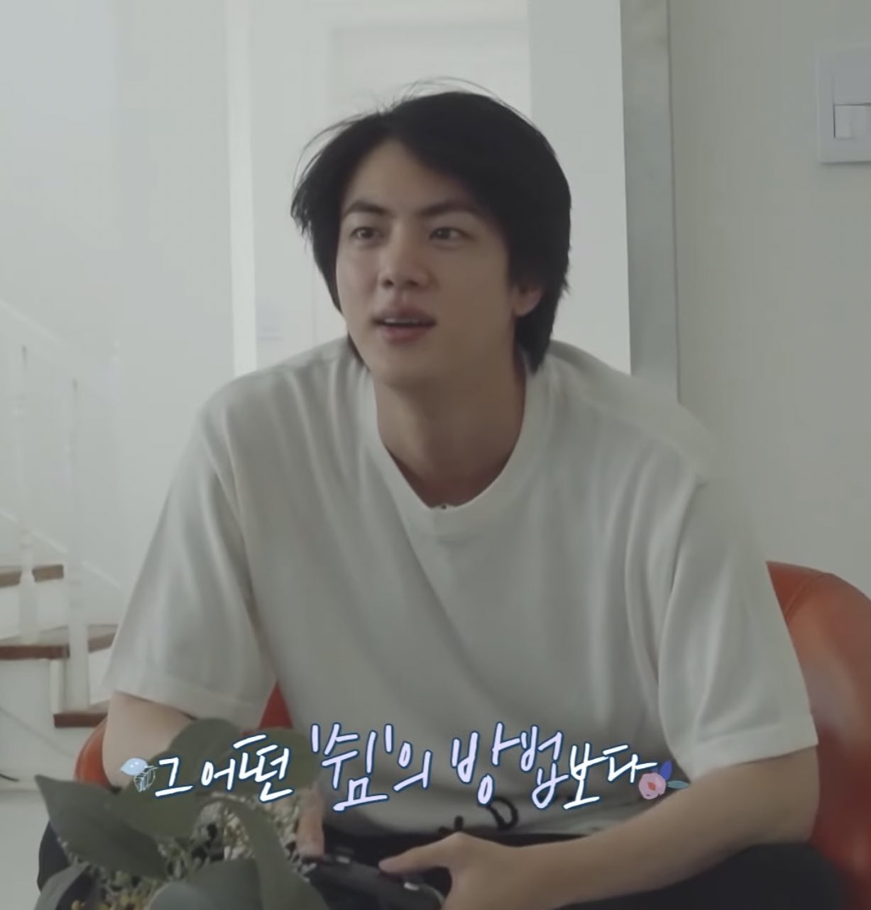 Seokjinism - THE ASTRONAUT JIN 🧑‍🚀 (Fan Account) on X: OMG SEOKJIN IN WHITE  SHIRT AND LONG BLACK HAIR. HE IS SO HANDSOME AND BROAD #방탄소년단진 #JIN #BTSJIN  #Inthesoop2  / X