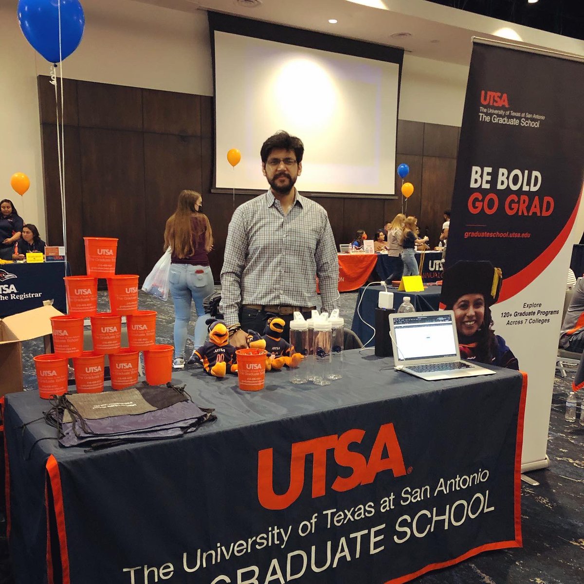 UTSAGradSchool's tweet image. We had a great time at UTSA Grad Fest! Interested in learning more? Join us for our virtual presentation today at 2pm during #UTSAGradFest Day 2 🤙 onestop.utsa.edu/gradfest 

#utsagradschool #utsa #phd #phdstudent #gradschool