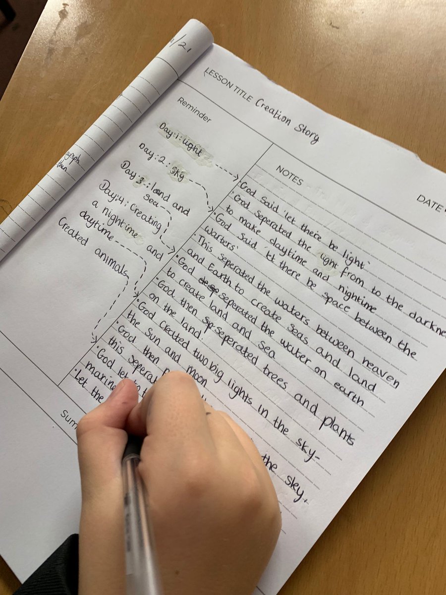 PRS_English's tweet image. Our enthusiastic Y7s using their Cornell Notes notebooks! #CornellNotes @PrincesRisbSch