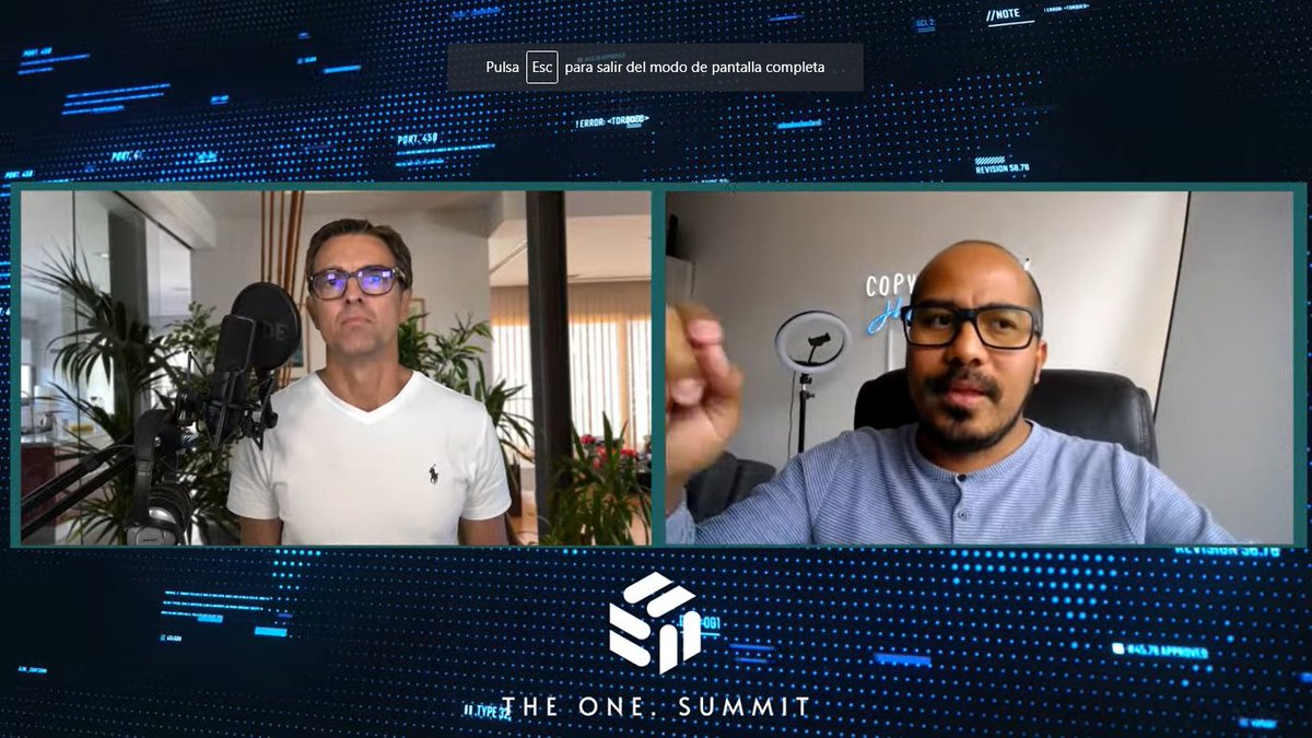 FX_foraliving's tweet photo. #TheOneSummit con @villalbajhon @JhonVillalbaa Hay que dar el mensaje correcto, a la persona correcta, en el momento correcto y en el formato correcto. https://t.co/B8U1qeLU3c