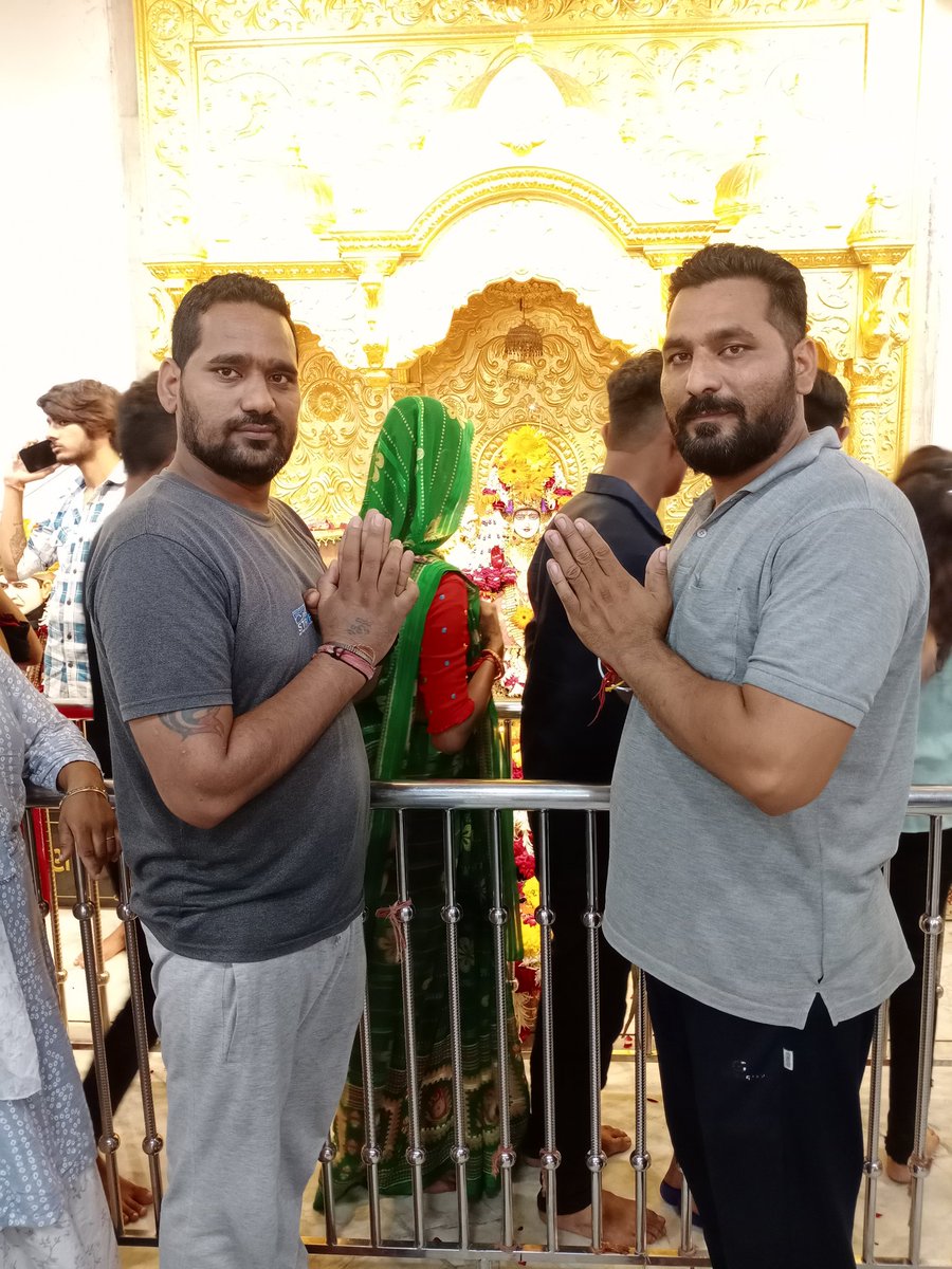 KhatikRatan1's tweet photo. Jay mata di 🙏 https://t.co/hzO9THKLFb