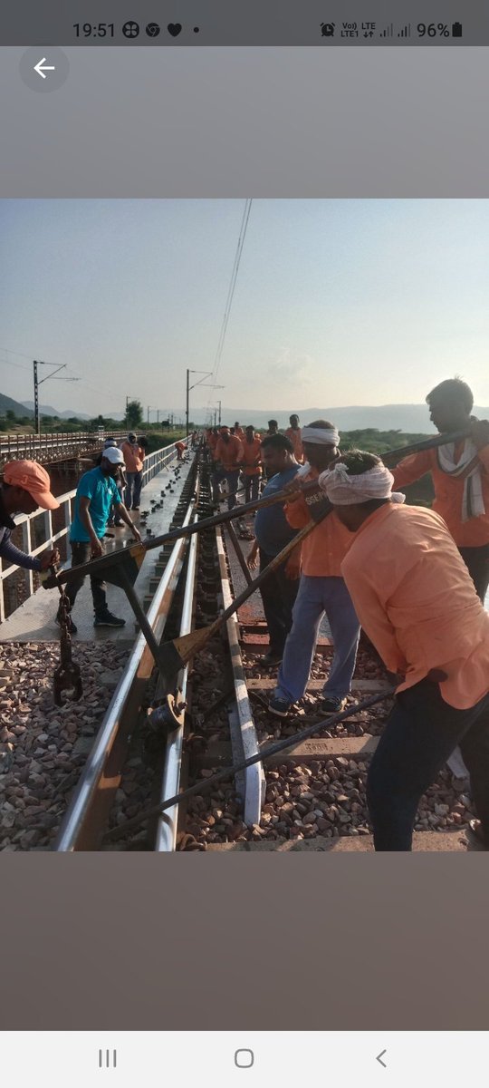 Ravikan54937260's tweet photo. #Implimentriskallowance6000
#Riskallowance30percentbasic
@RailMinIndia 
@PMOIndia 
@AshwiniVaishnaw 
@raosahebdanve 
@trackamanunity
@FinMinIndia 
@loyalrailsevak Implement increased Hard &amp; Risk Allowance ₹ 4100&amp;6000
Give Risk Hardship allowance 30% of basic to Track Maintainer https://t.co/K87tidy9FS