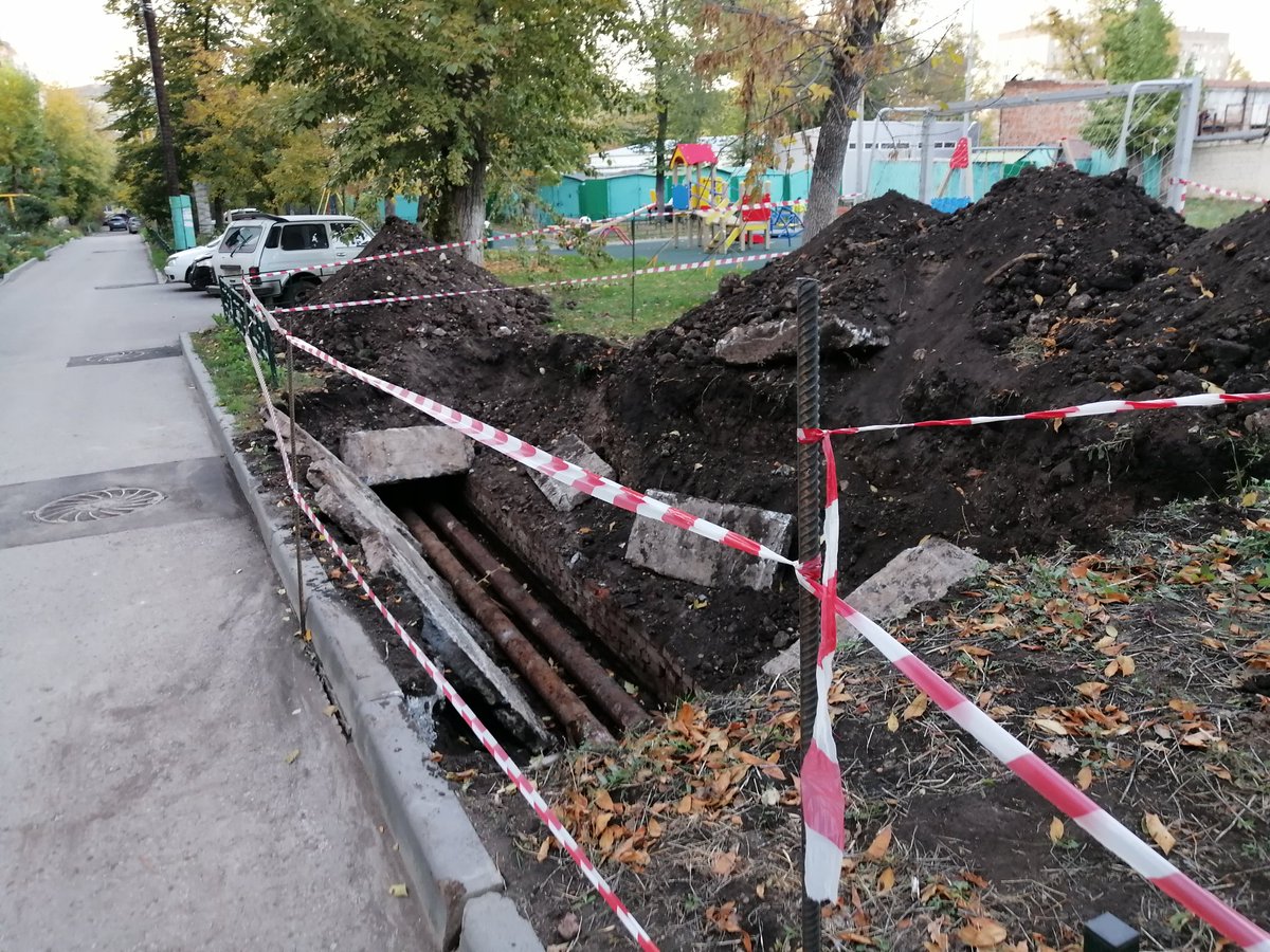 PailChef's tweet photo. @D_Azaroff Рабочих нет, выкопали неделю назад ямы, даже трубы новые не привезли, долго нам ждать еще тепла?
Гагарина, 14, отопления нет https://t.co/lfmFjyMcgo