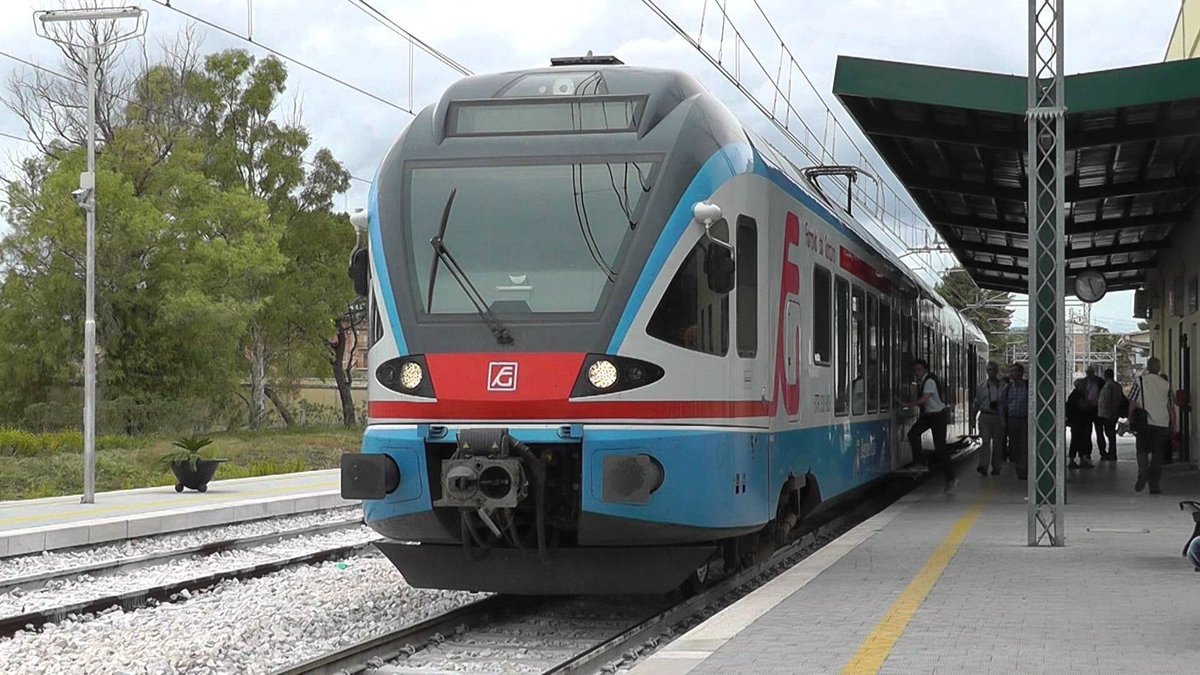 FerGargano's tweet photo. #LINEAFERROVIARIA FOGGIA-LUCERA, VARIAZIONE DI SERVIZIO
Venerdì 8 ottobre i #treni regionali:
- n. 458, in partenza da #Foggia alle ore 22:30
- n. 459, in partenza da #Lucera alle ore 23:00
saranno sostituiti con #autobus
Ci scusiamo per il disagio
📞0882228960
#trasportopubblico https://t.co/z08q98Q6Rw