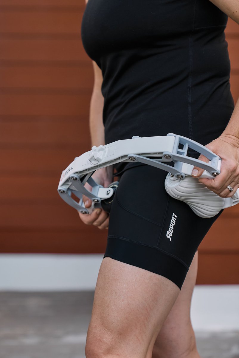 ROLLRecovery's tweet photo. Activate your muscles with the R8 Plus before heading out and feel the difference. Hit the link to find out what CJ Riggins - @roar_sprt CEO, runner, cyclist, wife, mom and dog lover - thinks of the new R8 Plus. https://t.co/hLH4joAgnq. #DigDeeper #R8 #R8Plus #R8Inserts https://t.co/lu3rOUn9hJ