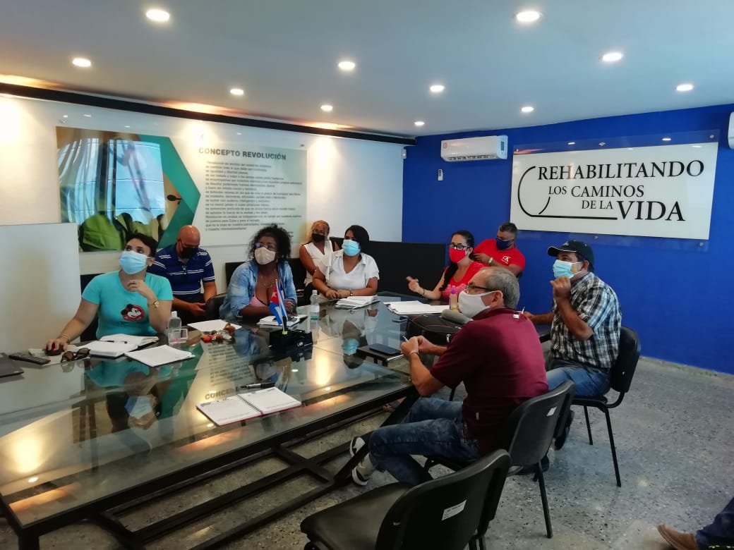 Sesiona Consejo de Dirección extraordinario para esclarecer y definir adecuadamente las funciones por puestos de trabajo tanto de la Oficina Central como de las UEBs.
#EMAROHO