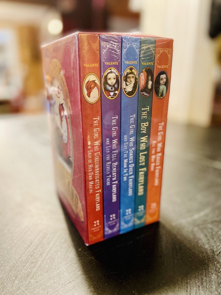 The big beautiful baby known as the Fairyland 10th anniversary box set arrived! 

Ahhh!

I’m going to give one of these gorgeous beasts away today (it’s out on 10/19 &amp; you can pre-order a signed set from @printbookstore!)

Retweet this before 5pm EDT today &amp; I’ll draw a winner!