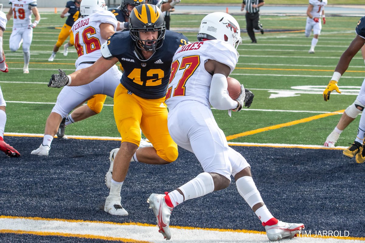 T_Jarrold's tweet photo. @WindsorLancers @BennettVani closes in to make the tackle and score the rouge vs Guelph on the weekend. 📸: @T_Jarrold @elisamitton @InPlayMagazine https://t.co/A8ow4cfLTo