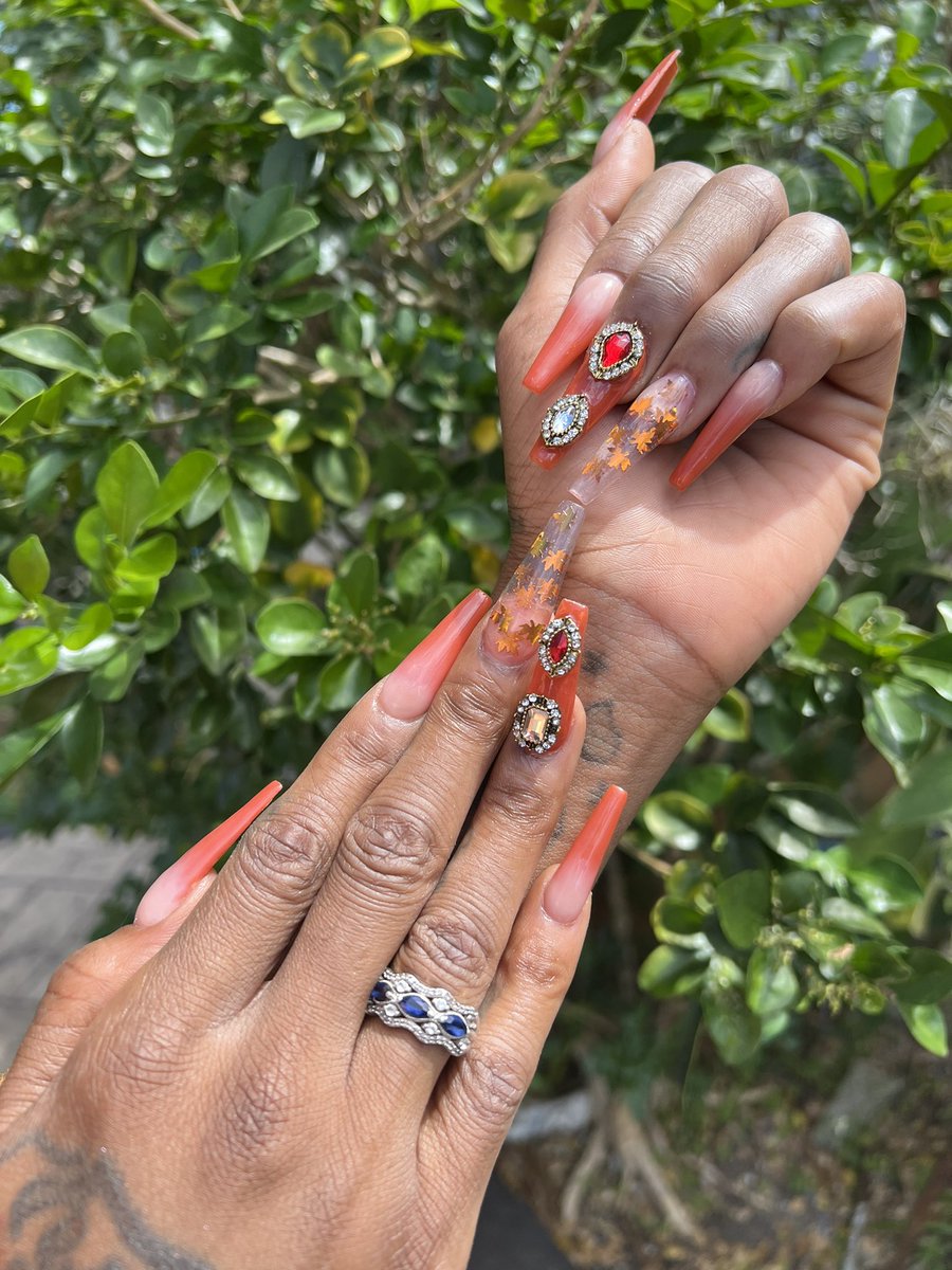 taxhala's tweet photo. Hi! I’m a #nailtech located in Miami FL. A simple retweet could lead me to my next client.😊 IG: Xalla.nailedit #miaminailtech https://t.co/tVoSRJNC6J