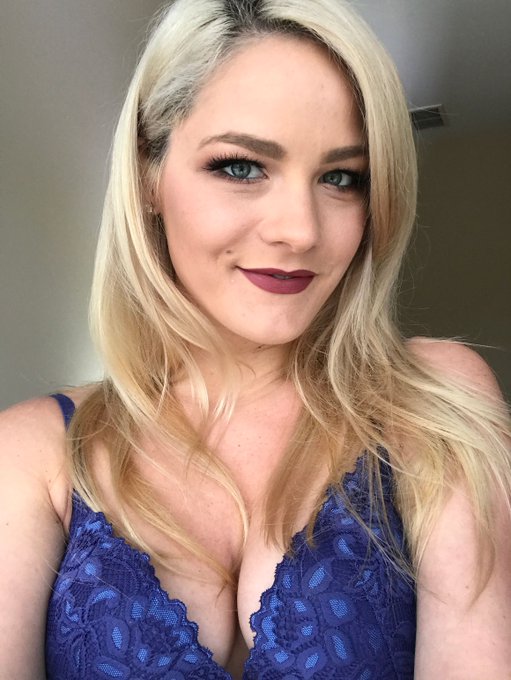 A little cleavage makes everyone's day better! https://t.co/6JgBucCa6e<a href="/tag/mondaymotivation"class="tags"><span>#mondaymotivation</span></a>