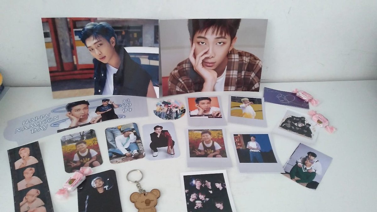JkJM1305's tweet photo. CHEGOUUUU!! @puzzle_editions e @lovemyselfstore eu só tenho a agradecer a oportunidade que vocês me proporcionaram, muito obrigada mesmo! EU TÔ MUITO FELIZ ❤. Eu amei tudo, veio tudo com tanto cuidado e carinho e adorei os mimos. Eu ameii demais🥺💜💜💜 https://t.co/faKVk7m7a8