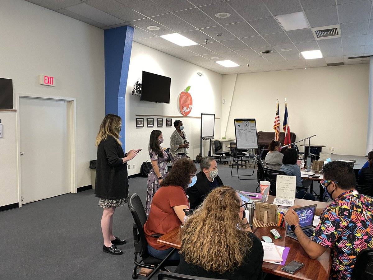 kbalbier's tweet photo. Last week, we were given the opportunity to share parent resources from @CommonSenseEd with PELs & more about what our educators are doing to teach and integrate digital citizenship in our 1 to 1 school district. The conversation must continue at home. π #episdactivelearning https://t.co/NKROVrsCmq
