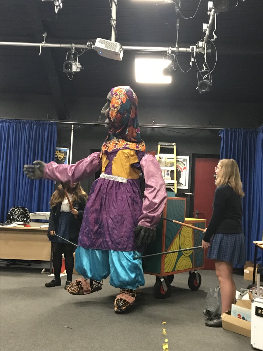 GWArt4's tweet photo. Great workshop lead by the Theatre Temoin, presenting 'Routes' for the Arts festival by the Sea. Nice to see students participating in the arts and the actual performance. #ArtsfestivalbytheseaBournemouth #TheatreTemoin #RoutesTheatreTemoin #puppetperformance @GlenmoorAcademy https://t.co/kppmUthkDo