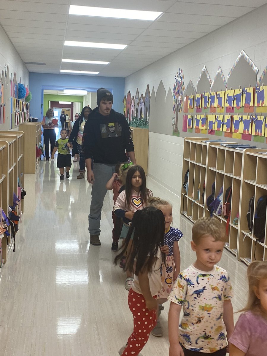 PieperNunn's tweet photo. #jag PBMT JAG students mentor Early Childhood students https://t.co/FFEKzNTVeC