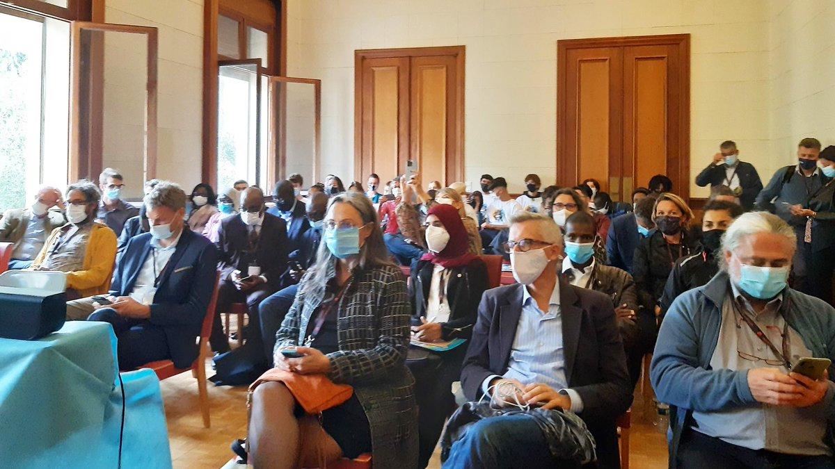 🏆Sommet <a href="/AfriqueFrance/">Nouveau Sommet Afrique France</a> : Remise de prix du #concours #Ideackathon aujourd'hui ! Des équipes👫 de 13 pays africains &amp; de 6 lycées montpelliérains ont imaginé des solutions pour l'accès à la #santé &amp; à l’#eau💧 dans le 🌎 de demain 💡 De belles idées émergent 😃 #AfricaFranceRemix