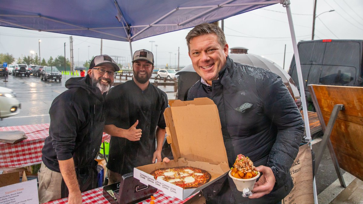 Johnson & Wales' first Food Entrepreneur in Residence, Food Network star and JWU alum, Tyler Florence visits a food truck.