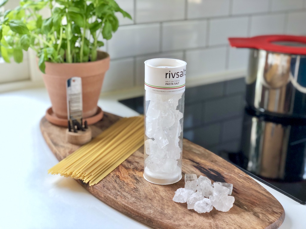 KA_studio's tweet image. 019 Pasta Salt Rocks from @rivsalt are one of our favorite gifts this holiday season. Toss one rock in your pasta water for the perfect pasta salt ratio every time. Great for host/hostess gifts, white elephant gifts or anyone who loves to cook! 🧑‍🍳🍝⁠