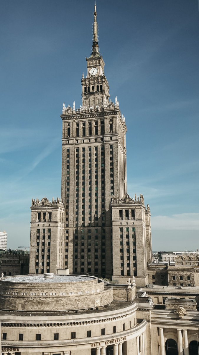 limviviann's tweet photo. fact: regardless of its popularity among tourists, some polish people dislike this iconic building in Warsaw bc of its history and it reminds them of the soviet days. https://t.co/fquINkn4nN