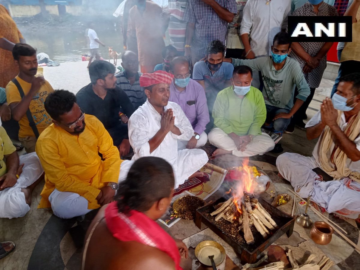 Tripura BJP MLA Ashish Das performs havan & tonsures head at Kalighat Kali Temple in Kolkata 

'I'm quitting BJP today. I had talks with TMC. More BJP MLAs may leave the party in coming days,' says Ashish Das