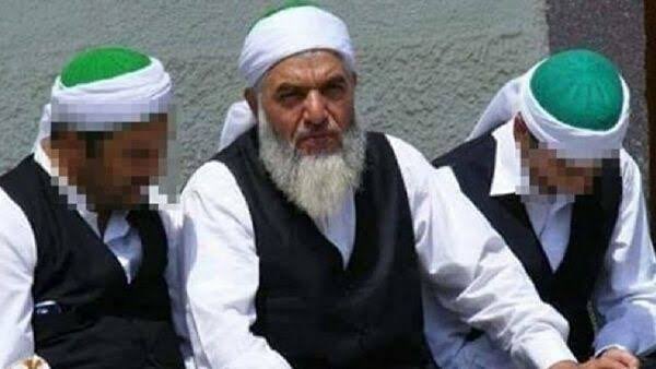 OrnekHaber's tweet photo. Konya’da kendisini “şeyh” olarak tanıtıp, reşit olmayan 5 erkeğe “cinsel istismarda” bulunduğu iddiasıyla 62 yıl hapis cezasına çarptırılan şahıs, Yargıtay 14. Ceza Dairesi’nce eylemlerin “rızayla gerçekleştiği” gerekçesiyle beraat kararı verildi. https://t.co/iG8yHfiSbj