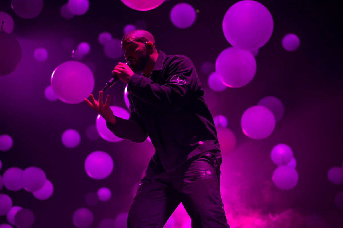 RapCaviar's tweet photo. RT: Drake singing 
Fav: Drake rapping https://t.co/WFKyVVDAmg