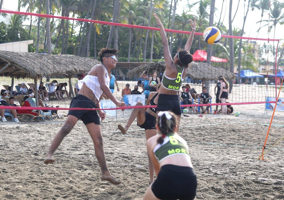 ¡Arranca la segunda jornada!🙌🏻

🔹 Jóvenes de 13 y 14 años participan en surf 🏄🏻, futbol de playa ⚽, voleibol 4x4 🏐, beach handball 🤾🏾‍♂️y pentatlón de playa  🏃🏽‍♂️🏊🏻‍♀️, en el segundo día del 1er. Festival Deportivo de Mar y Playa 2021, que se realiza en #Acapulco, Guerrero 🏖️ .