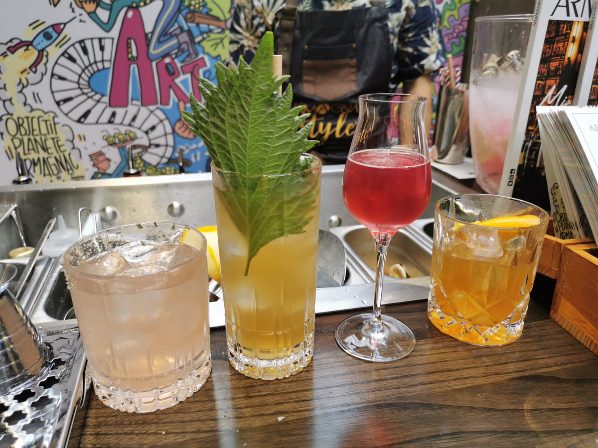 ArmagnacNews's tweet photo. Quatre #armagnac : #chateaudelacquy, #armin, #Dartigalongue et #laballe présents sur le stand à #cocktails du #bnia avec le #bar de #toulouse #lheuredusinge lors du salon #francequintessence à #paris. Plus de 350 cocktails offerts à des amateurs de #spirit #cavistes, #barmen … https://t.co/xkFXCphmB3