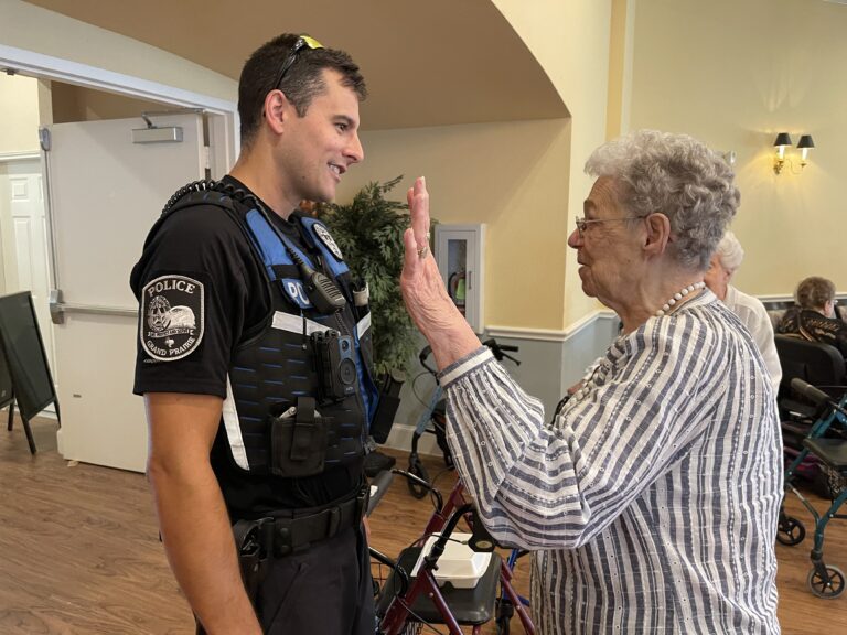 Mountain_Creek_'s tweet image. Come out and join us tonight for Annual Night Out at Mountain Creek Retirement Living. The fun begins at 4pm with our officers in BLUE from the Grand Prairie PD.  
#mountaincreekretirement #gppd #annualnightout #grandprairienightout