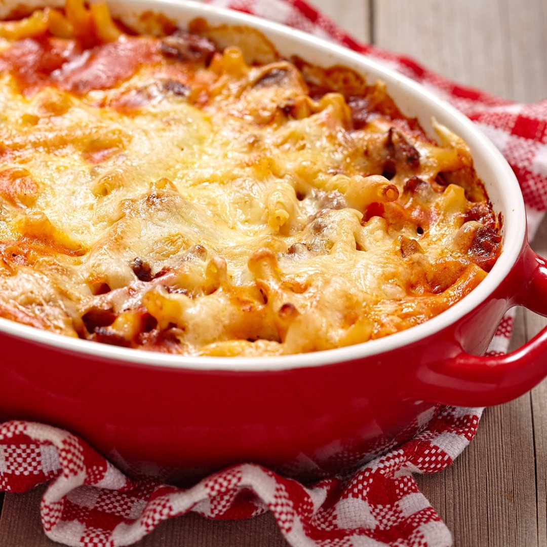 cybercook's tweet photo. Quem disse que macarrão precisa ser sempre igual? Nossa sugestão é um macarrão cremoso ao forno! É muito saboroso e fácil de preparar. Acesse nosso site: https://t.co/Jdf9PLORAl
#macarrao #macarraoaoforno #receitacaseira #CyberCook https://t.co/4nzwz3yXh7