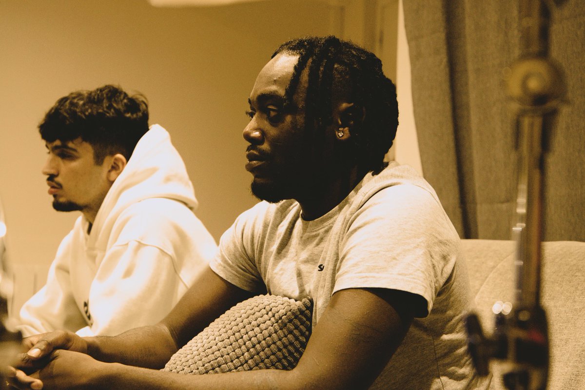 Très fier et honoré de vous annoncer l’ouverture de mon studio et la création de mon label Rêves Records avec @jerome_nl 🌟
Un grand merci à <a href="/_Squidji/">Crooner Boy</a> , @samirproducer , <a href="/ambresls/">Ambre Sls</a> et <a href="/senpaikatchy/">Senpaï Katchy</a> pour ces premières sessions.
Merci à Panenka et ma maman ♥️
Photos by Erwan Blaszka