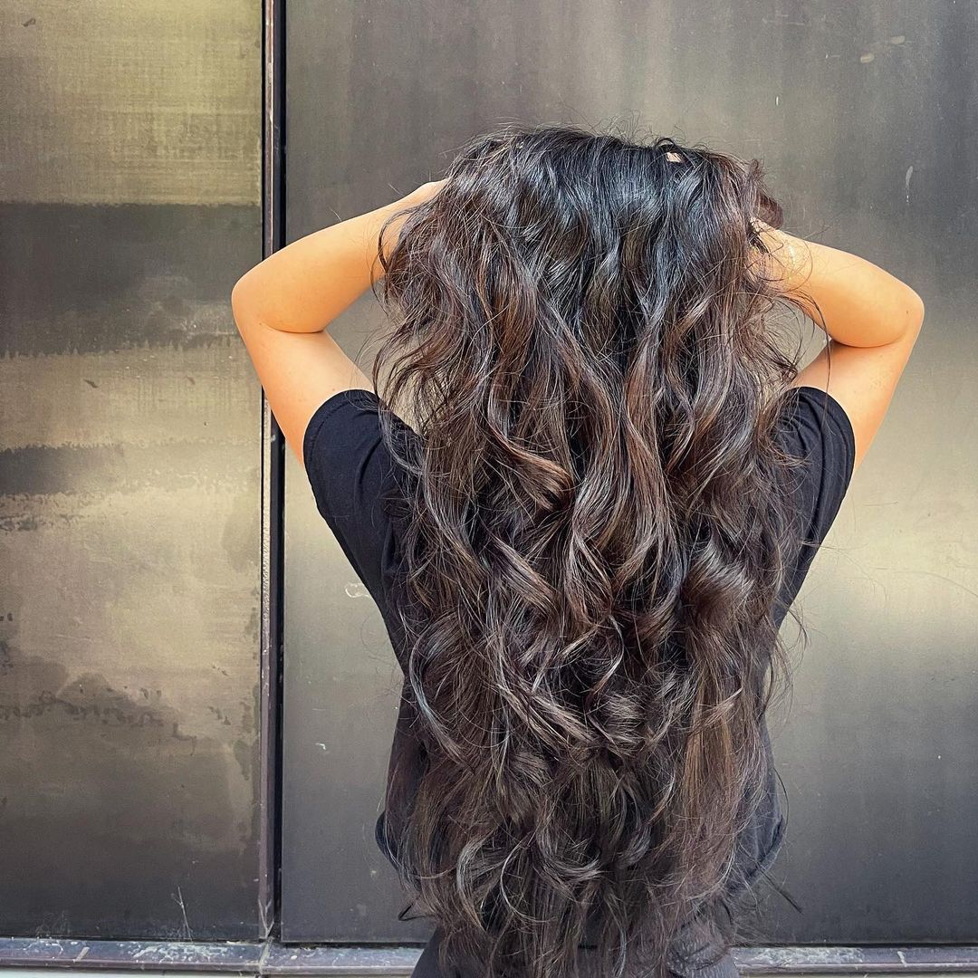 Floyds99's tweet image. Beautiful bouncy beachy curls😍

Stylist Credit: @flex.barber

#darkhair #beachwaves #bouncycurls #haircolor #longhair #womenshaircolor #womenshairstyle #womenscuts #floydsforwomen #floydsbarbershop #floydsforeveryone