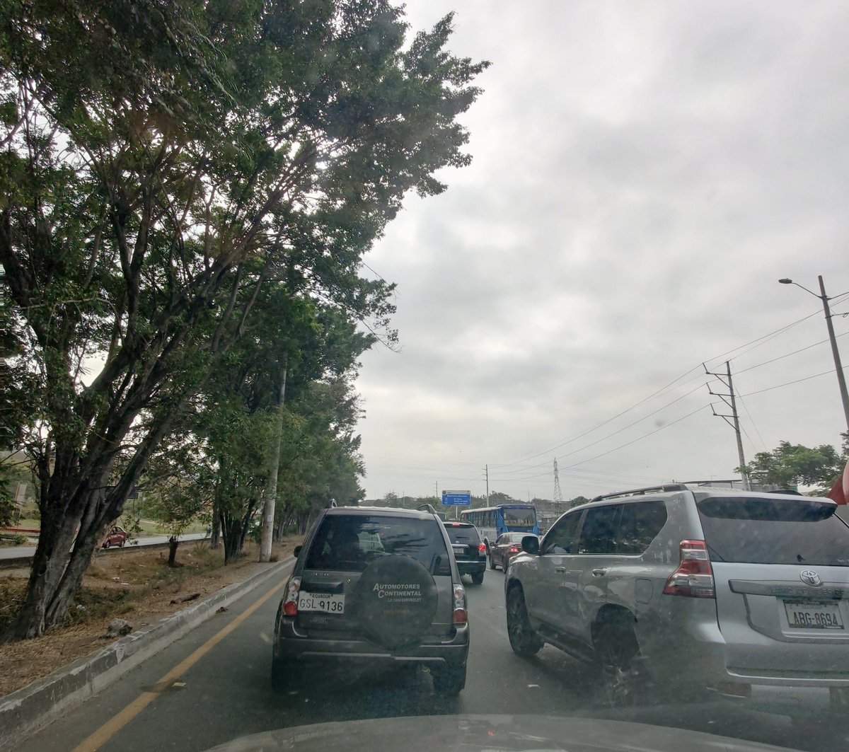 EspinosaGarden's tweet photo. Un tapón de 31 minutos entre #BeloHorizonte y Y de la Rodríguez Bonin, en #víalaCosta, 31 minutos para mi que aprendí a manejar en tráfico pesado como este, a otros usuarios de la vía, desde #PtoAzul, les tomó hasta una hora salir del atolladero. Se necesita control serio. https://t.co/iFt2jwPuwC