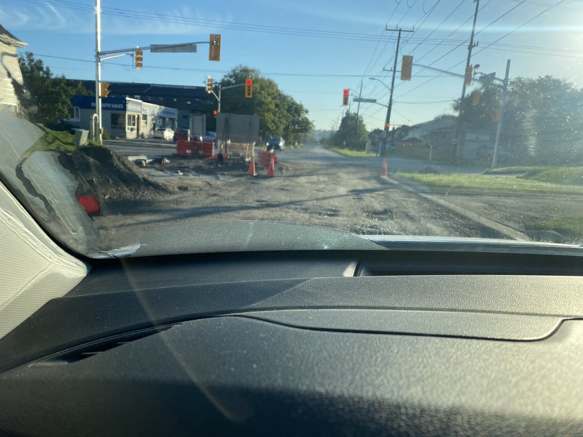 tbroadbent1978's tweet photo. construction on Bloor st between Ritson and Wilson is taking too long 2 years now. I’m actually surprised now at our entrance on Bloor at Wilson one lane to get in and out! I’ve put up with the construction being stopped in front of my place for over 4 month now @RegionofDurham https://t.co/PXe4DJVCaX