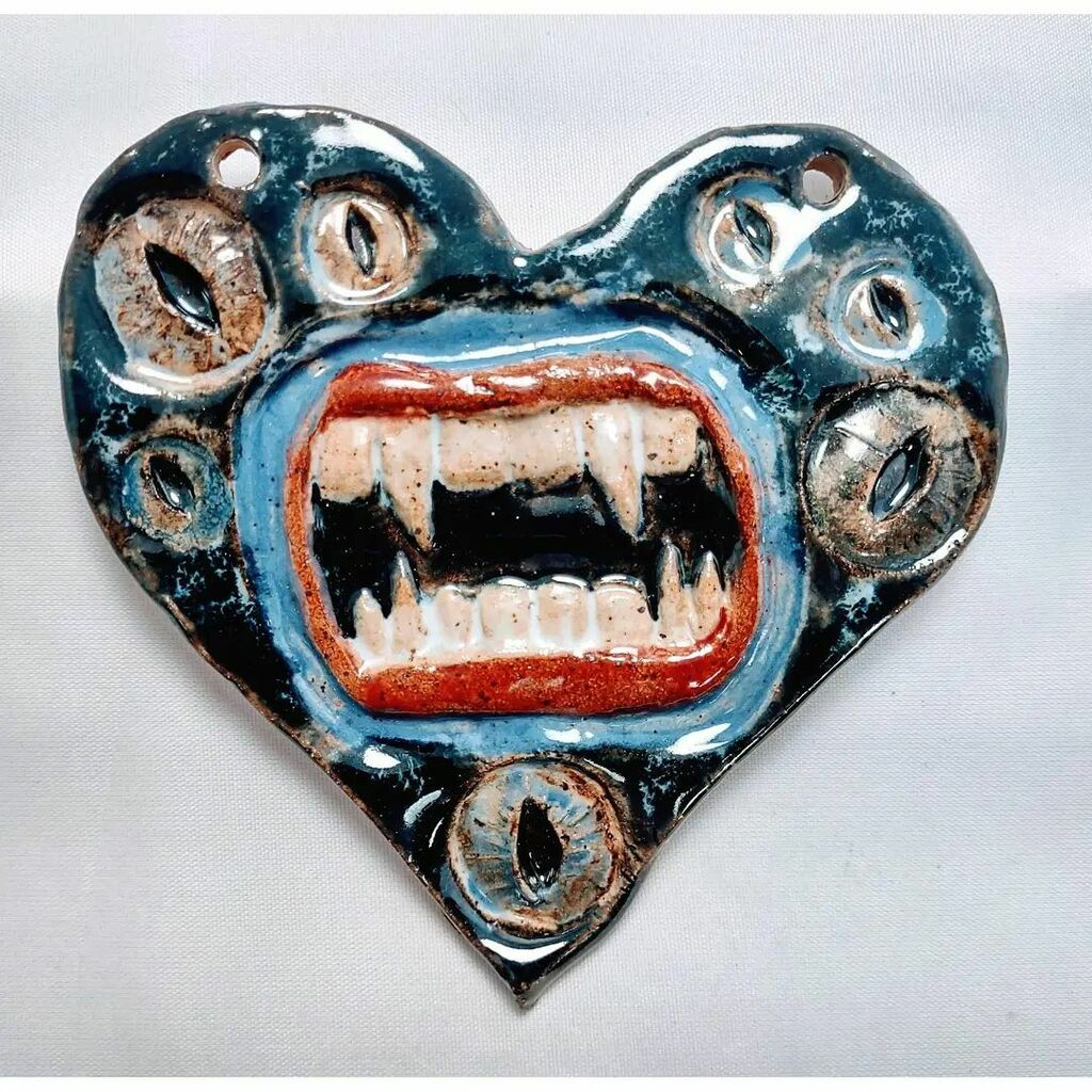 aberrantceramic's tweet photo. Heart with Teeth
#heart #ceramicporn #ceramiclife #ceramicsofinstagram #ceramiccreatures #ceramicist #tucsonartist #aberrantceramics #etsian #etsyartist #etsyhandmade #etsysellersofinstagram #etsylove https://t.co/5qvGimr0Nc