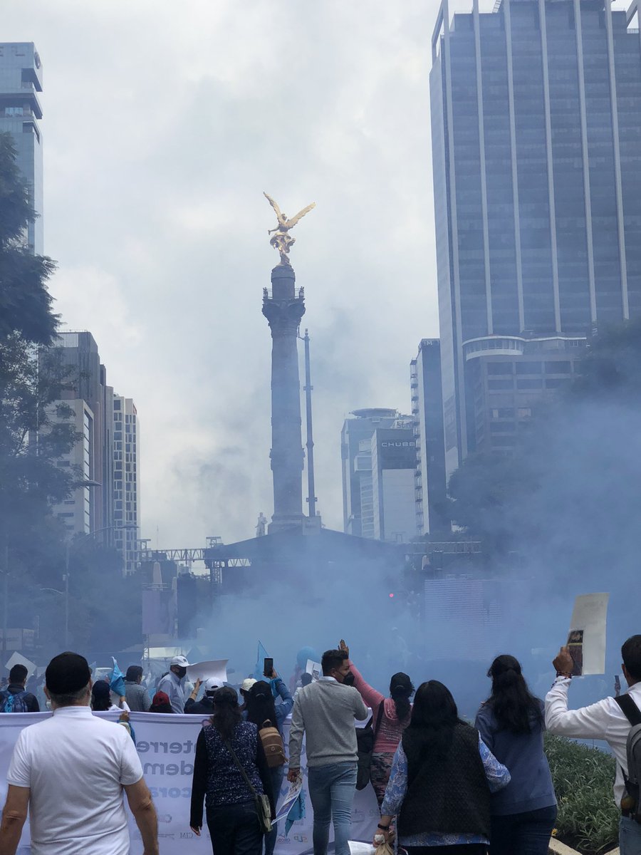 CarlRamirezA's tweet photo. México se pintó de CELESTE. Ya no hay miedo de LEVANTAR LA VOZ. https://t.co/Fw8jG5dSJQ