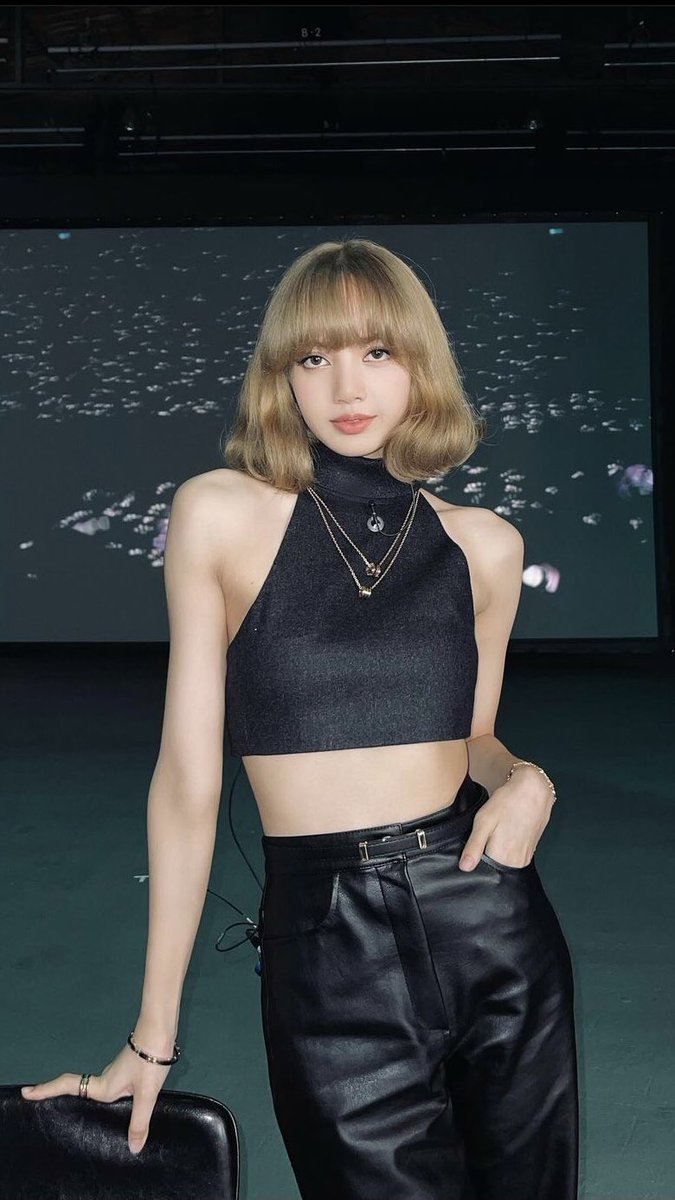 vminkook_vmk's tweet photo. CAN WE ASK, WHAT'S THE PURPOSE OF LISA GOING TO PARIS?

JUSTICE FOR LISA
#YGLetLisadoHerWork https://t.co/e1h1FZ66RU