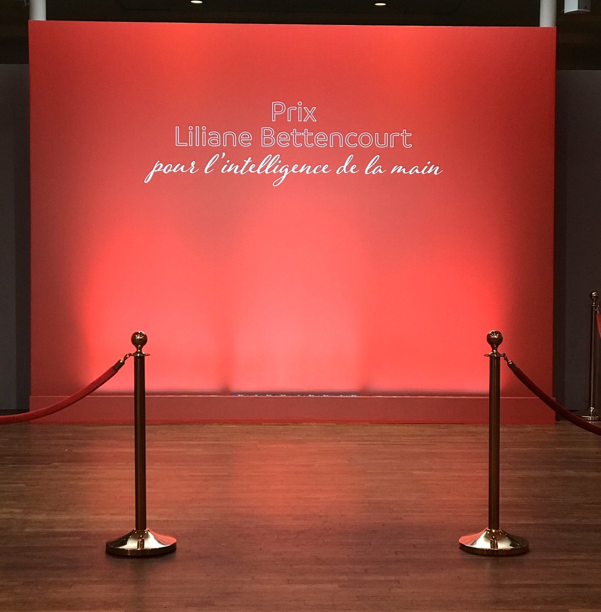 Rendez-vous ce soir pour la cérémonie de remise du Prix Liliane Bettencourt pour l’intelligence de la main 2021 ✨
A suivre en direct dès 19h sur : m.youtube.com/watch?v=x5p0kS…