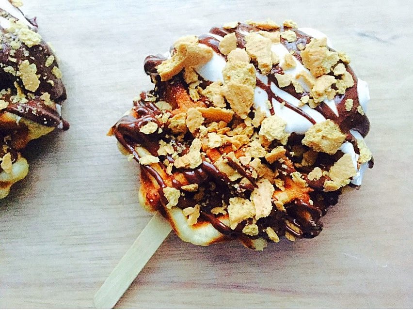 gsdreams's tweet photo. We’re totally into S’mores Waffles on a Stick😉 So much fun to make!
#bulkwaffles #getgreenfields #funwithfood #k12foodservice #k12breakfast #kosher #wholegrain https://t.co/ODVhwb2GJE
