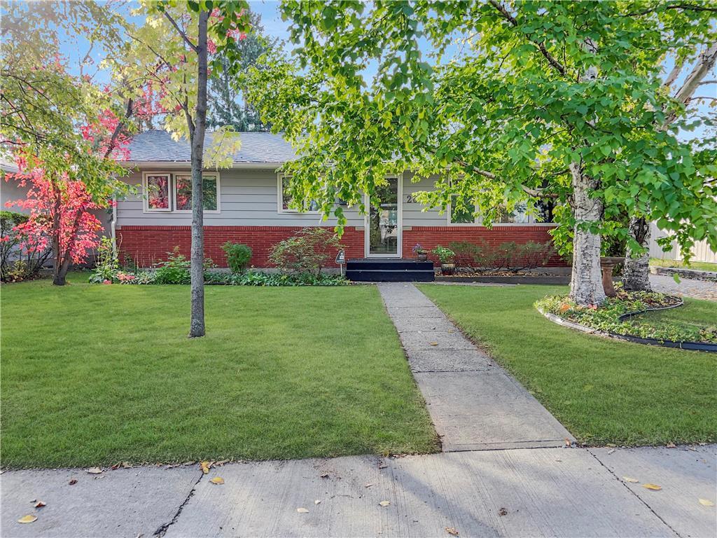 Just Listed in #Brandon #MB. 20 Noonan Drive! Please retweet!  tour.royallepage.ca/home/KD4U3Z