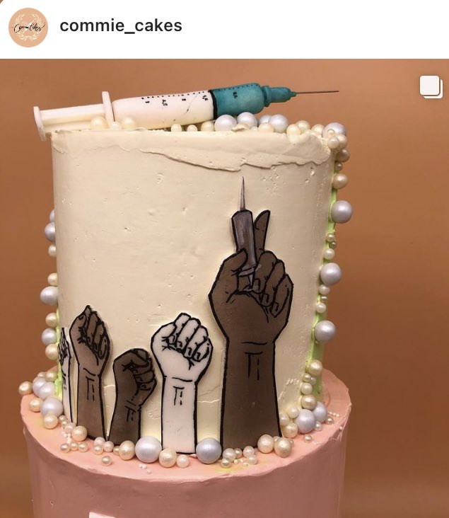thecommiemommy's tweet photo. Ey. 
Ich hab ein einen Cake für die berliner Krankenhausbewegung gemacht. Er ist richtig nice geworden, aber Arbeitskampf ist noch nicer. 🔥 
helft mir den Beitrag zu pushen und kommt am Samstag zur Demo um 12:00 auf dem Hermannplatz https://t.co/cPwFMee32G