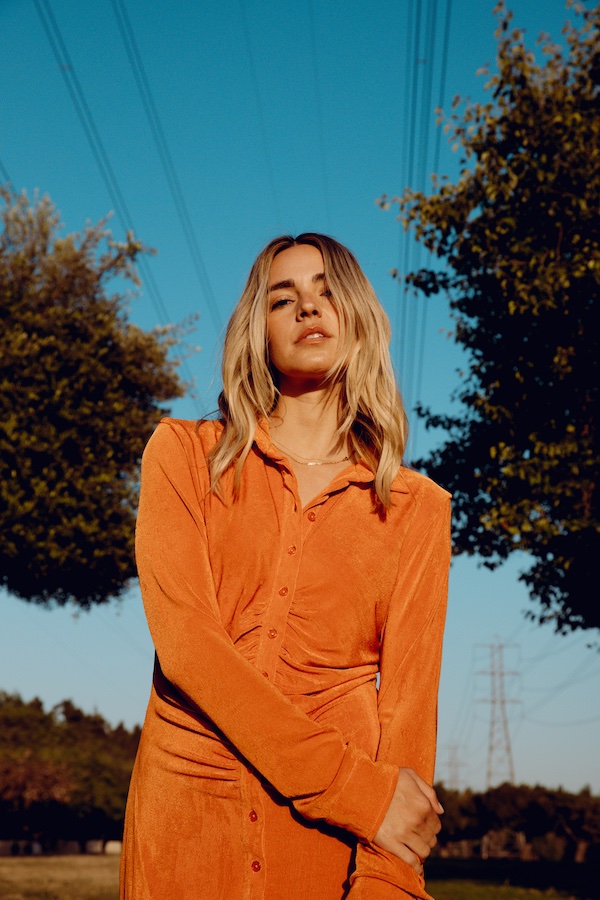 CLASH (@clashmagazine) on Twitter photo WATCH: <a href="/katelyntarver/">Katelyn Tarver</a>'s 'All Our Friends Are Splitting Up' is a gorgeous alt-pop hymn...
This stripped back performance is heavenly - tune in now.
clashmusic.com/news/katelyn-tโฆ WATCH: <a href="/katelyntarver/">Katelyn Tarver</a>'s 'All Our Friends Are Splitting Up' is a gorgeous alt-pop hymn...
This stripped back performance is heavenly - tune in now.
clashmusic.com/news/katelyn-tโฆ