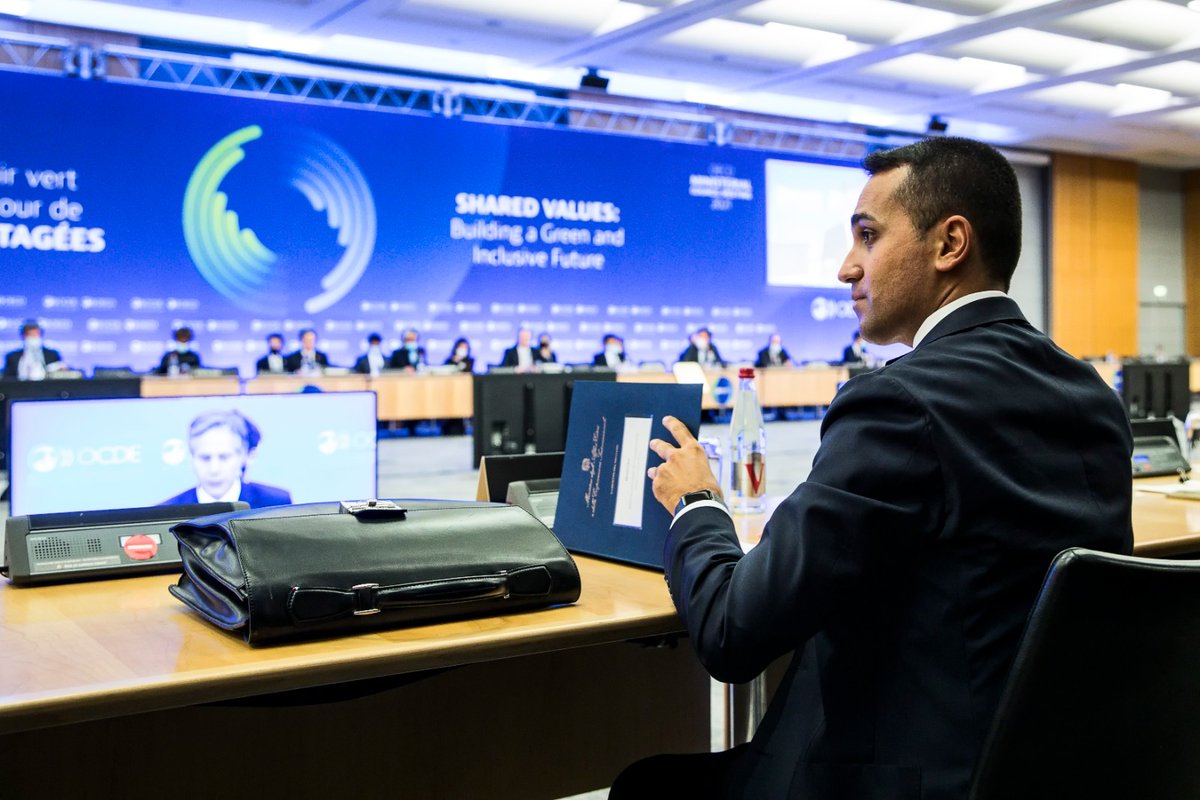 Il Ministro @luigidimaio  🇮🇹 interviene a #OECDMinisterial presieduta dal Segretario di Stato statunitense 🇺🇸 @SecBlinken

Confermato pieno sostegno ad attività #OCSE in linea con impegno 🇮🇹 in ambito multilaterale, anche nel quadro della Pres 🇮🇹  @g20org