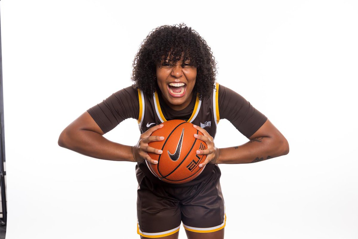 GET HYPE if it’s your birthday! 😤
Happy birthday to our freshman, Lovie Malone! 🎉

#GoValpo