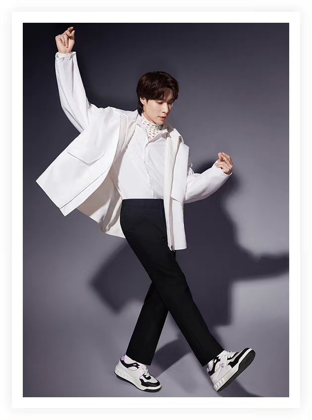 laythailand_'s tweet photo. [!]211005 @MaisonValentino weibo 

7 ตุลาคมนี้ #OneStud รองเท้ากีฬารุ่นพิเศษ "兴" จะออกวางจำหน่ายเร็วๆ นี้

#LayZhangThailand #Yixing #张艺兴 #อี้ชิง https://t.co/1JhwcWP6cS