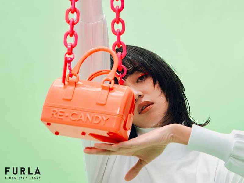 Maxitendance's tweet photo. Re-Candy, l'Iconique Sac À Main Candy de Furla Devient Durable Pour Ses 10 Ans.

#Candy #bag #sustainable #fashion #FashionAccessories #Furla #recycled #Italy #maxitendance

https://t.co/Rnz6DdwHTd https://t.co/uaE67ZKMcC