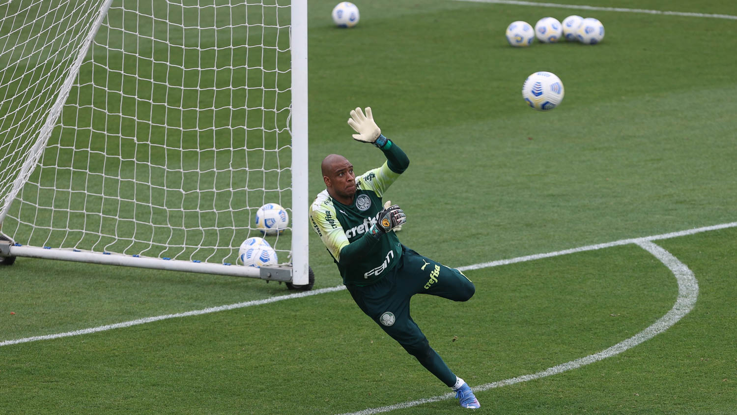 Jailson volta ao gol do Palmeiras com a convocação de Weverton. Foto: SE Palmeiras (Twitter)