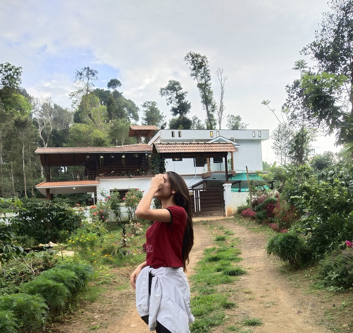 BalyanSimran's tweet photo. Aise tum mile ho ✨
Jaise mil rahi ho itr se hawa ❤

#coorg #traveldiaries #nature #lapofnature #candidshot #karnatakatourism https://t.co/RNrXLPUVFb