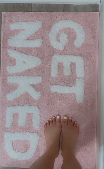 do you guys like my bath mat? i think it&rsquo;s pretty funny ✨  https://t.co/JJ2zpsGzrM https://t.co/l85B<a href="/tag/twerkbooty"class="tags"><span>#twerkbooty</span></a><a href="/tag/tiktokviral"class="tags"><span>#tiktokviral</span></a><a href="/tag/nsfwtwt"class="tags"><span>#nsfwtwt</span></a>