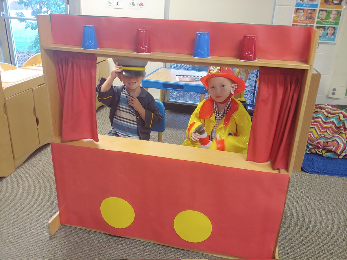 kwoodhouse13's tweet photo. Palms Fire Dept. hard at work.#FireSafetyWeek #Young5 #dramaticplay #communityhelpers #palmsrocks https://t.co/Gfxzlz8qZM