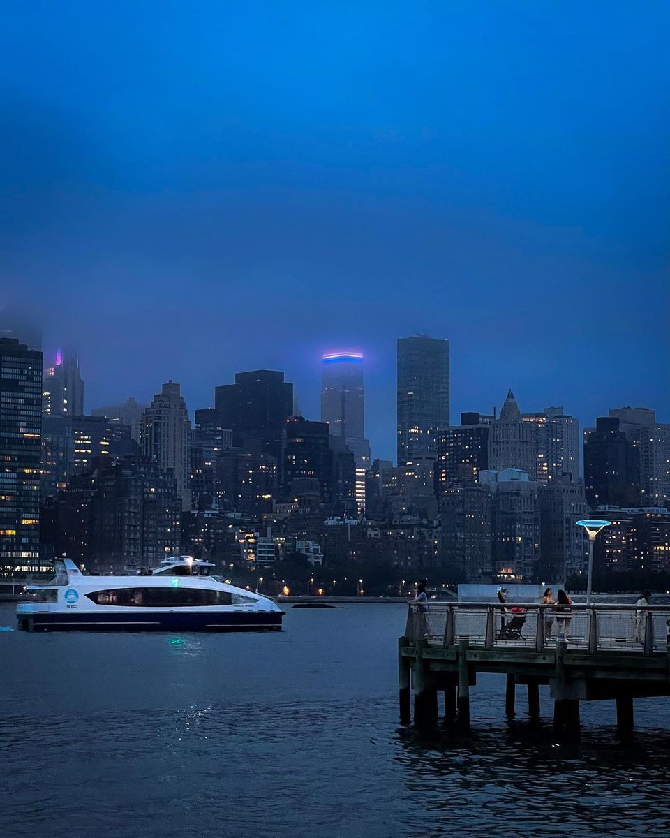 NYCferry's tweet photo. The fog is giving spooky season 👻 #FerrySpookyCommute
Check out our routes and schedules!: https://t.co/Rp8vJAVldh
📷: IG/touringband https://t.co/jwckCcBNs0